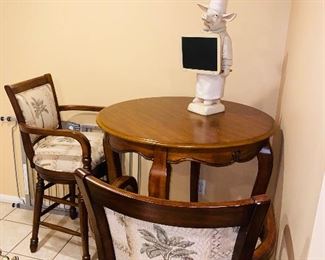 $300
WOOD BARTOP ROUND TABLE WITH 2 SWIVEL STOOLS
CHAIRS MEASURE 23”W x 19”D x 44”H
TABLE MEASURES 35.5”DIA x 41.5”H 