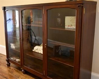 wide display cabinet/bookcase