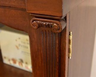 wide display cabinet/bookcase (detail)
