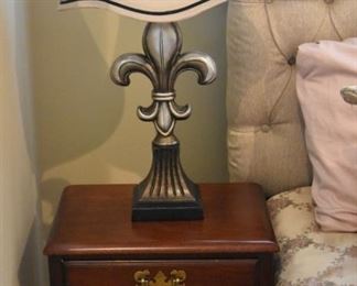 side table, lamp