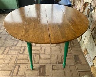 Drop-leaf table and 4 chairs