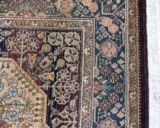 CLOSEUP OF THE RUG PATTERN