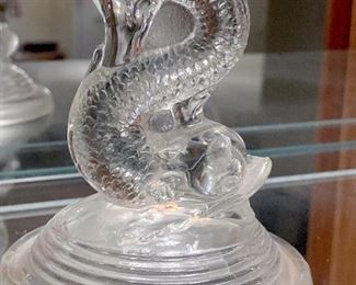 CLOSEUP OF THE DOLPHIN BASE