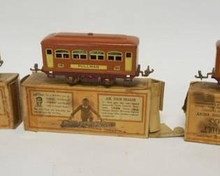 1024	LIONEL GROUP OF 3 TRAIN CARS, 2-529 PULLMAN & 530 OBSERVATION CAR
