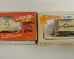1088	LIONEL HO GAUGE TRAINS #5-5516 & 5-5403 CHESSIE SYSTEM
