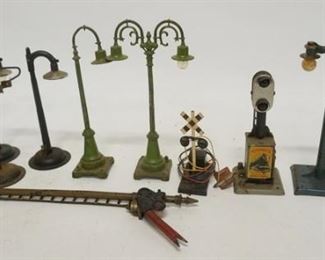 1289	GROUP OF ASSORTED TRAIN ACCESSORIES
