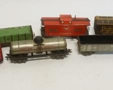 1290	LOT OF TIN TOY TRAIN CARS & LOCOMOTIVE
