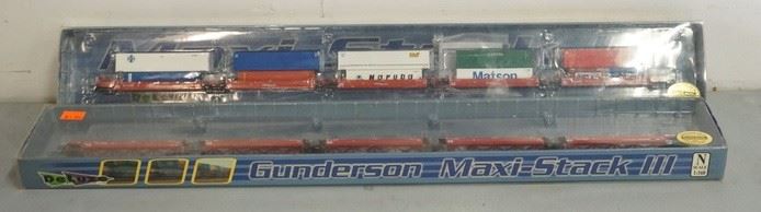 1322	GUNDERSON MAXI STACK III N SCALE MODEL TRAIN CARS, ONE BOX IS MISING CARS 
