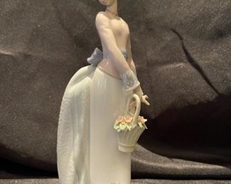 LLADRO "Basket Of Love" Figurine with Original Box