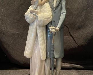LLADRO "On The Town" Figurine