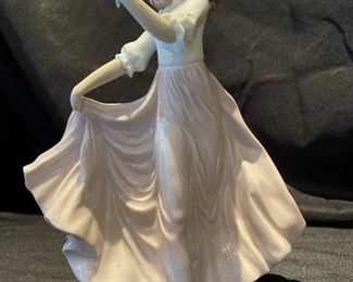 LLADRO "Summer Breeze" Figurine with Original Box