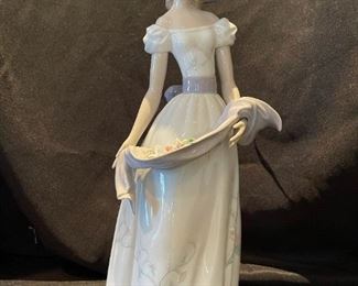 LLADRO "Fragrances and Colors" Figurine with Original Box