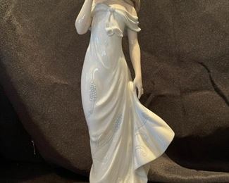 LLADRO "A Flower's Whisper" Figurine with Original Box