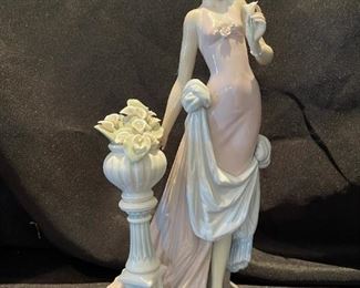 LLADRO "A Touch Of Class" Figurine with Original Box