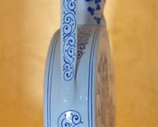 Chinese Blue & White Porcelain Moon Flask Double Handle Vase 16in Taiwan ROC	16x9.5x3in	HxWxD
