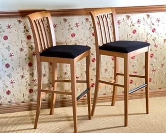 2pc Natural Wood BROS/S Counter Height Chairs PAIR	44x18x17in Seat: 31.5in	HxWxD
