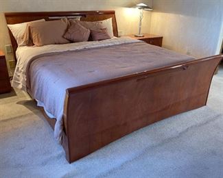 Giorgio Collection ARTE Italian Contemporary King Bed High Gloss Burl Wood Frame, Mattress & Box Spring	43.5 x 80.5x96 mattresse: 80 x 75	HxWxD
