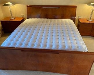 Giorgio Collection ARTE Italian Contemporary King Bed High Gloss Burl Wood Frame, Mattress & Box Spring 43.5 x 80.5x96 mattresse: 80 x 75 HxWxD