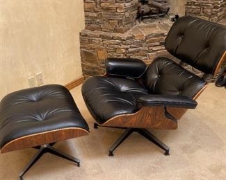 1976 Herman Miller Eames Rosewood Lounge Chair & Ottoman 670 & 671 Brazilian Rosewood MCM Chair: 31x32.5x32in Ottoman: 16x26.5x20in HxWxD