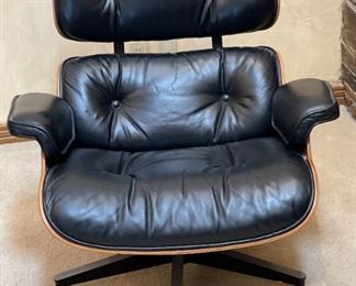1976 Herman Miller Eames Rosewood Lounge Chair & Ottoman 670 & 671 Brazilian Rosewood MCM	Chair: 31x32.5x32in Ottoman: 16x26.5x20in	HxWxD

