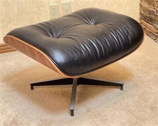 1976 Herman Miller Eames Rosewood Lounge Chair & Ottoman 670 & 671 Brazilian Rosewood MCM Chair: 31x32.5x32in Ottoman: 16x26.5x20in HxWxD