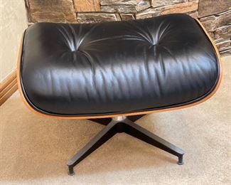 1976 Herman Miller Eames Rosewood Lounge Chair & Ottoman 670 & 671 Brazilian Rosewood MCM	Chair: 31x32.5x32in Ottoman: 16x26.5x20in	HxWxD

