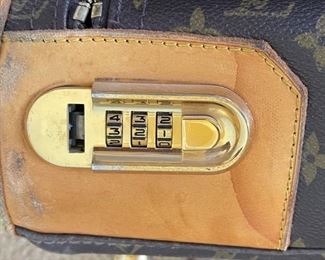 Vintage Louis Vuitton Suitcase Combo Monogram Pullman Luggage	20.5 x 25.75 x 9.25in	HxWxD
