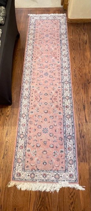 Hand Knotted Wool Pink Asian Runner Rug	125x32in	
