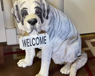 Full Size Bernard Resin Welcome Dog Statue	24 x 18 x 20in	HxWxD
