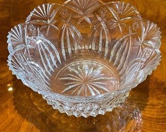 Waterford Crystal Centerpiece Bowl	5.5in H x 11,5 in Diameter	
