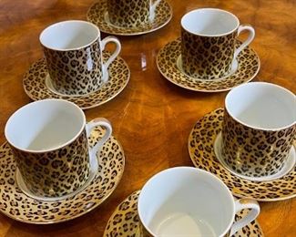 6pc Lynn Chase Amazonian Jaguar 24k Gold Tea cup & Saucer set	Saucer: 5 in diameter tea cup 2.5 x 2.5in diameter	
