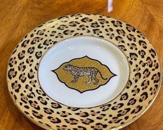 6pc Lynn Chase Amazonian Jaguar 24k Gold Tea cup & Saucer set	Saucer: 5 in diameter tea cup 2.5 x 2.5in diameter	
