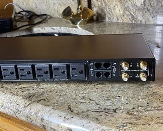 Panamax M4300-PM Home Theater Power Conditioner & Surge Protector 17“ x 9“ x 2“