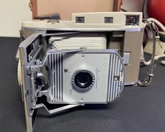 Polaroid 800 Land Camera in Case		
