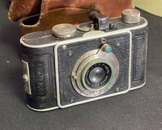 Vintage German Foth Derby Compact 127 Camera		
