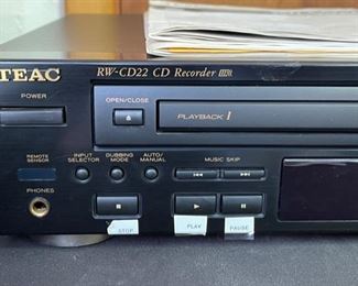 TEAC RW-CD22 CD Recorder Hi Speed Dubbing Player	4x17.25x13in	HxWxD
