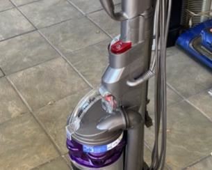Dyson DC25 Multi Floor Bagless Upright Vacuum Cleaner		
