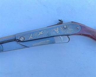 Vintage Daisy Model 25 Rogers Ark. BB Air Gun Hunter Scene	Barrel length 17.5 Total length 36.75	
