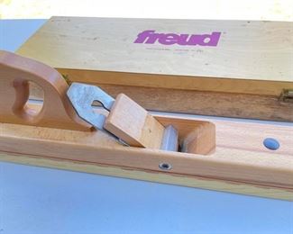 freud professional jointer wood block plane jp 001	Plain Length 24 inches long 3 inches wide 7.5 inches tall	