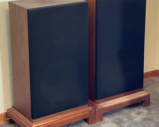 2pc Vintage Realistic Optimus-1000 Stereo Speakers w/ Custom Stands	35 x 17.5 x 12	HxWxD
