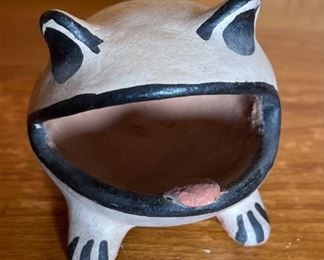 Seferina Ortiz Cochiti Pueblo, NM Frog Pottery Native American	2.5 x 2.5 x 2.5in	HxWxD
