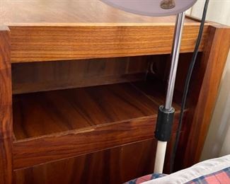 Custom Made Wood 6-Drawer Dresser	33 x 46.5 x 31in	HxWxD
