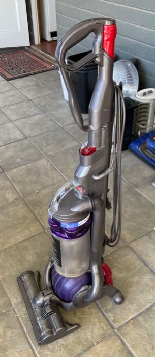 Dyson DC25 Multi Floor Bagless Upright Vacuum Cleaner		
