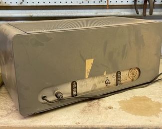 Hallicrafters SX-122 Vintage Ham Radio Receiver Tube	8 x 19 x 10.5in	HxWxD
