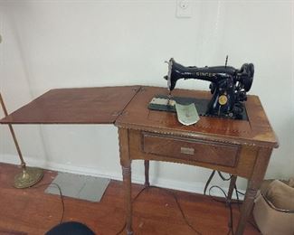 Singer Sewing Machine 
