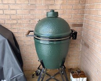 almost new condition Green Egg with stand and cast iron attachments