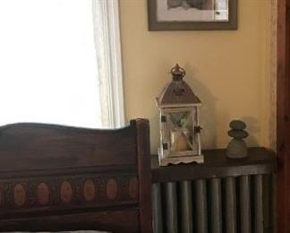 LOOK at this headboard !