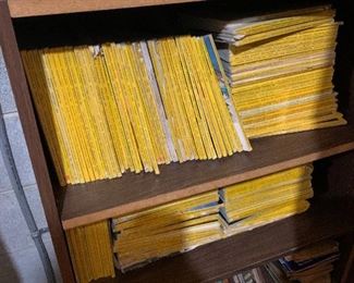 100's National Geographic's magazines