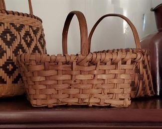 Early oak splint gathering basket...