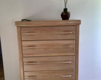 Tall 5-Drawer Chest in Excellent Condition